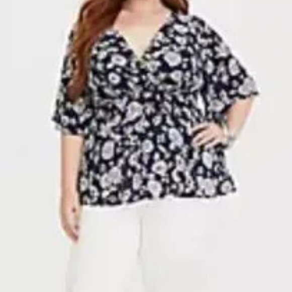 TORRID Navy background with white floral babydoll top plunge neckline - Picture 1 of 6